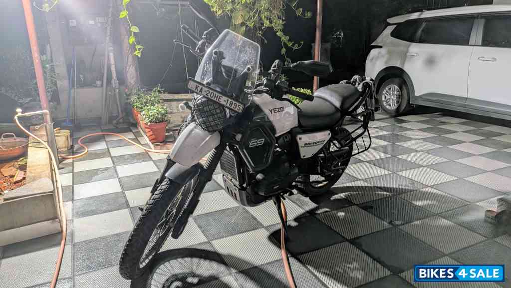 White Yezdi Adventure Gloss 2024