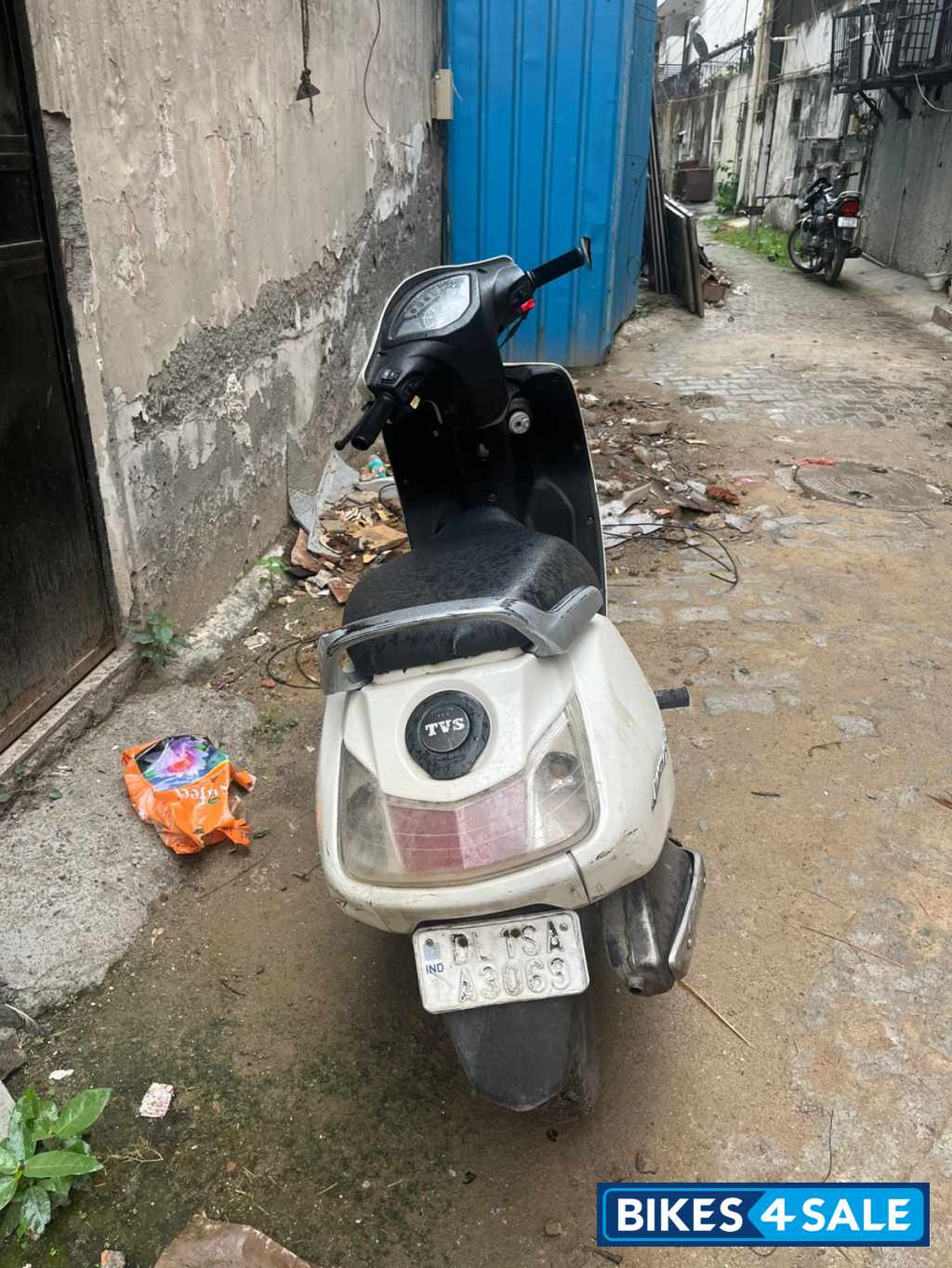 White TVS Jupiter Classic 110