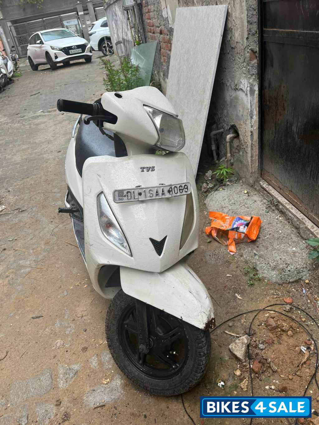 White TVS Jupiter Classic 110