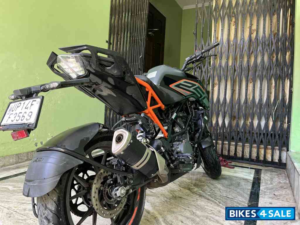 Ebony Black KTM Duke 250 2022 Ebony Black KTM Duke 250 2022