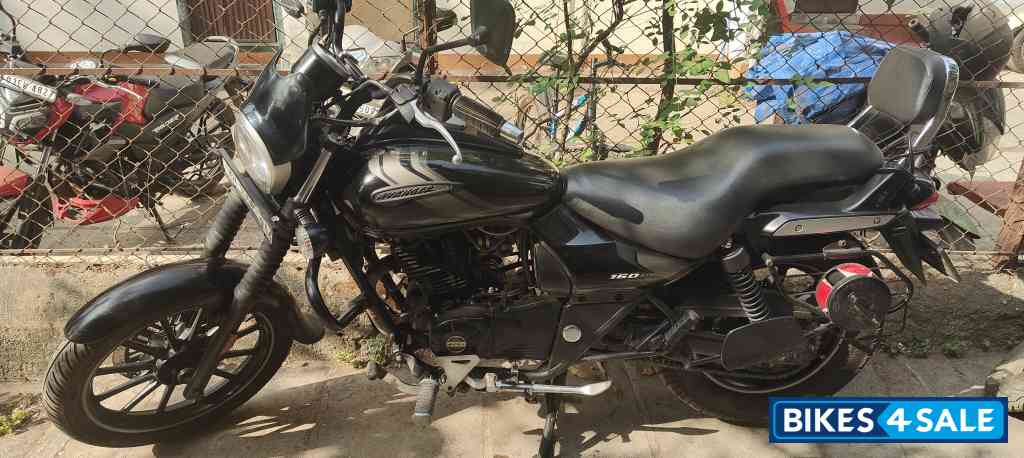Ebony Black Bajaj Avenger Street 160 BS6