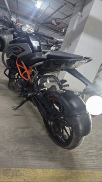 Metalic Silver KTM Duke 250 2022
