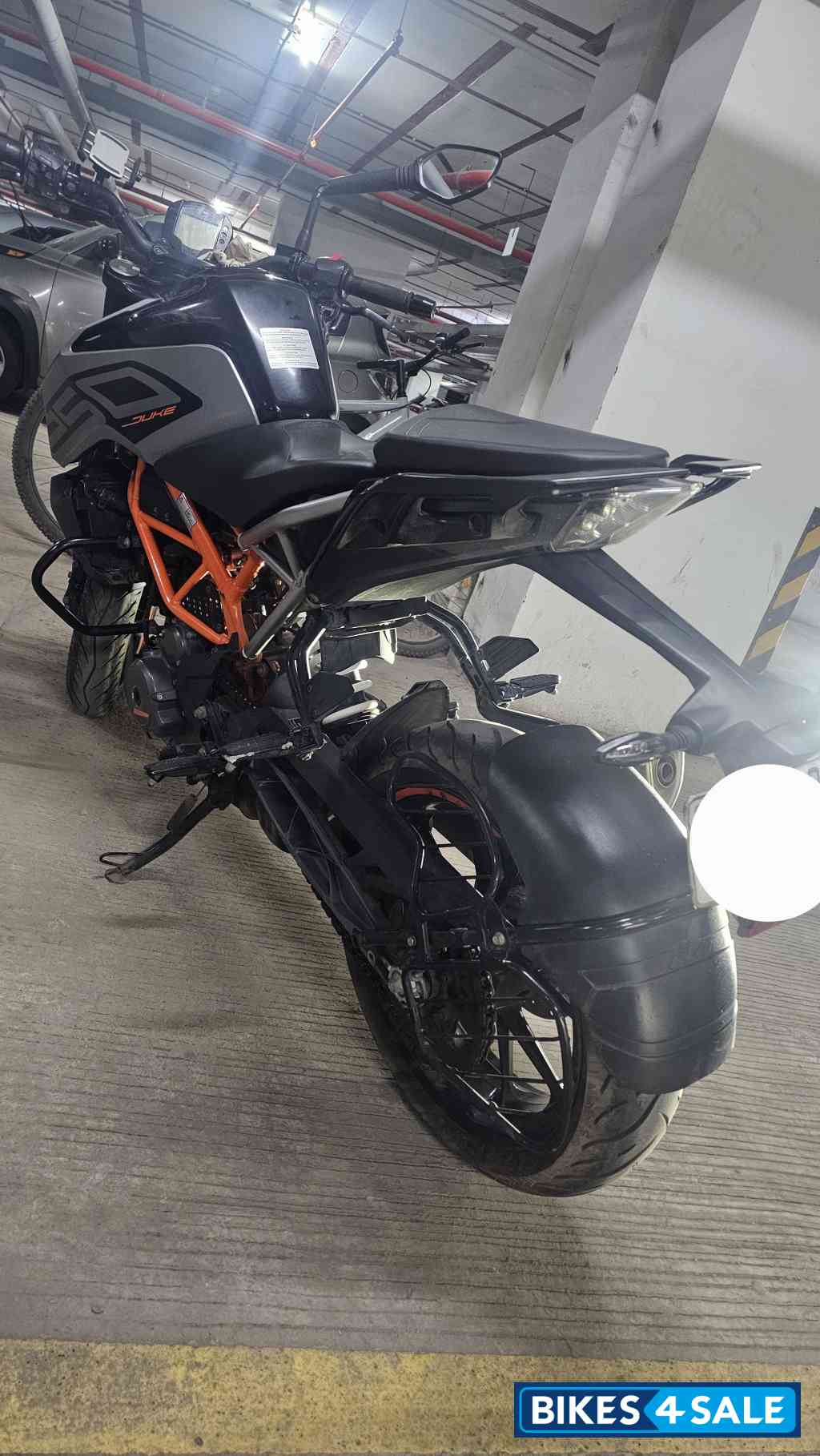 Metalic Silver KTM Duke 250 2022