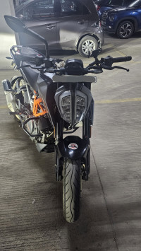 Metalic Silver KTM Duke 250 2022