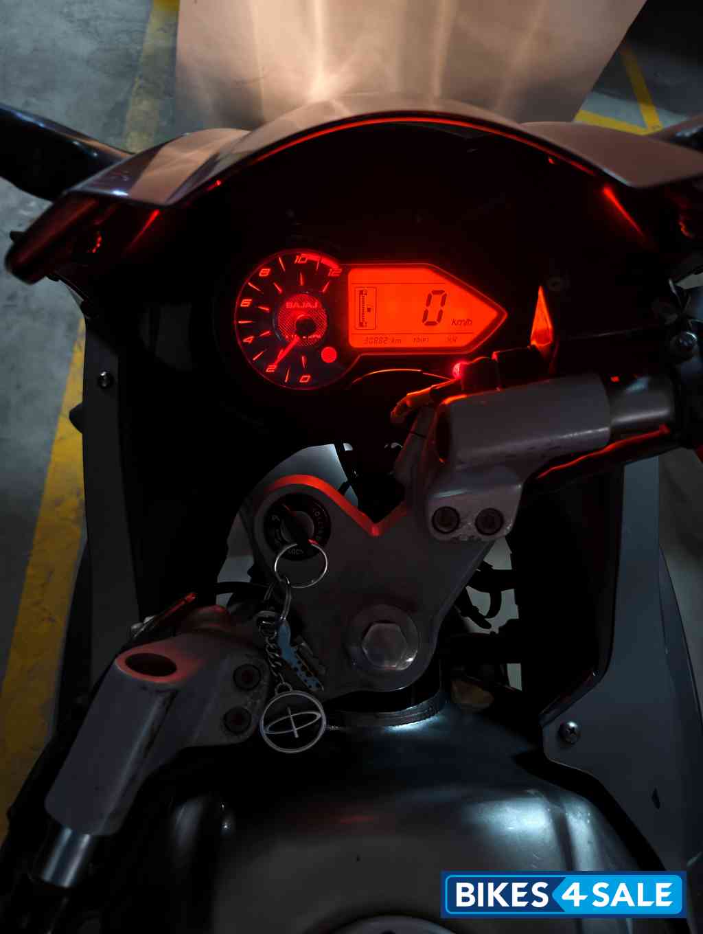 Silver Bajaj Pulsar 220F Silver Bajaj Pulsar 220F