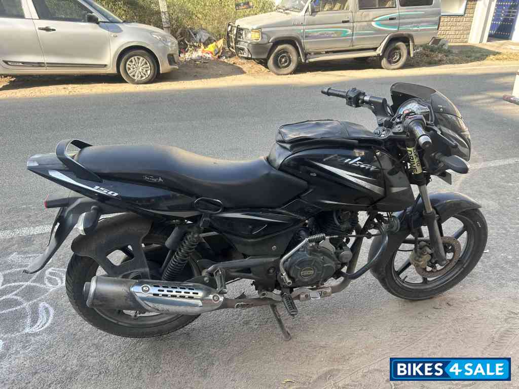 Black Bajaj Pulsar 150