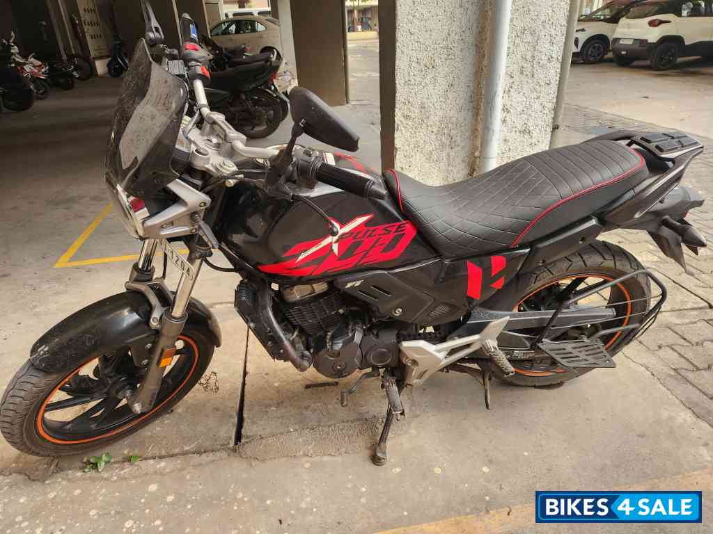 Black Hero XPulse 200T