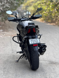 Black Bajaj Dominar 400