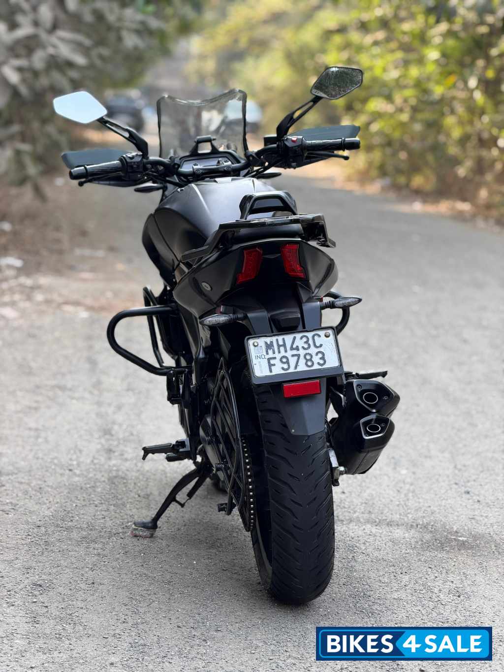 Black Bajaj Dominar 400 Black Bajaj Dominar 400