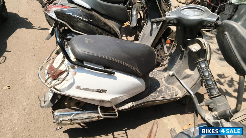 White Suzuki Access 125