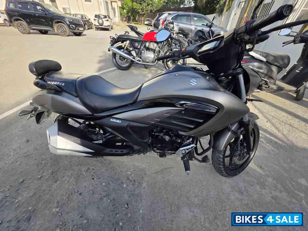Titanium Silver Suzuki Intruder 150