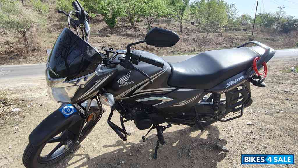 Gray Honda Shine 125 Drum