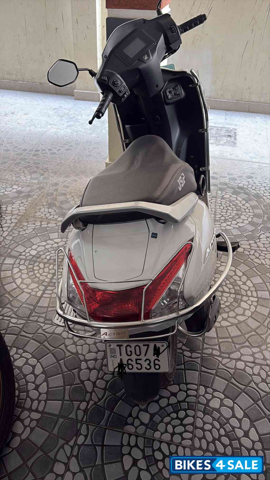 White Honda Activa 6G Dlx White Honda Activa 6G Dlx