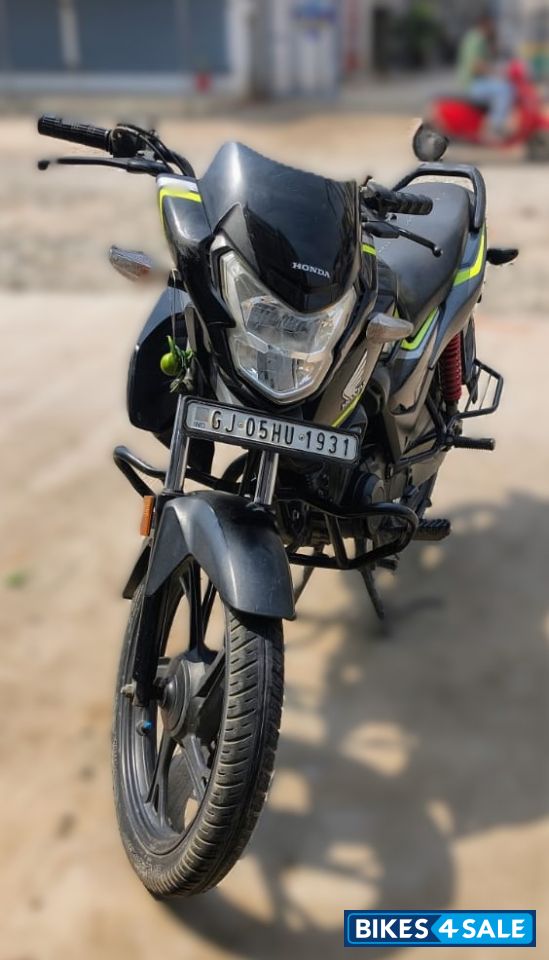 Black Honda SP125