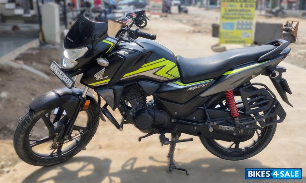 Black Honda SP125