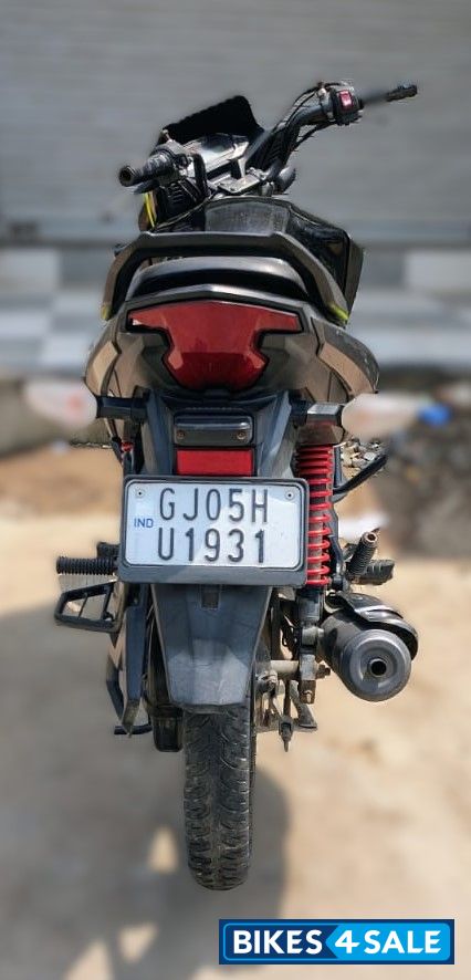 Black Honda SP125