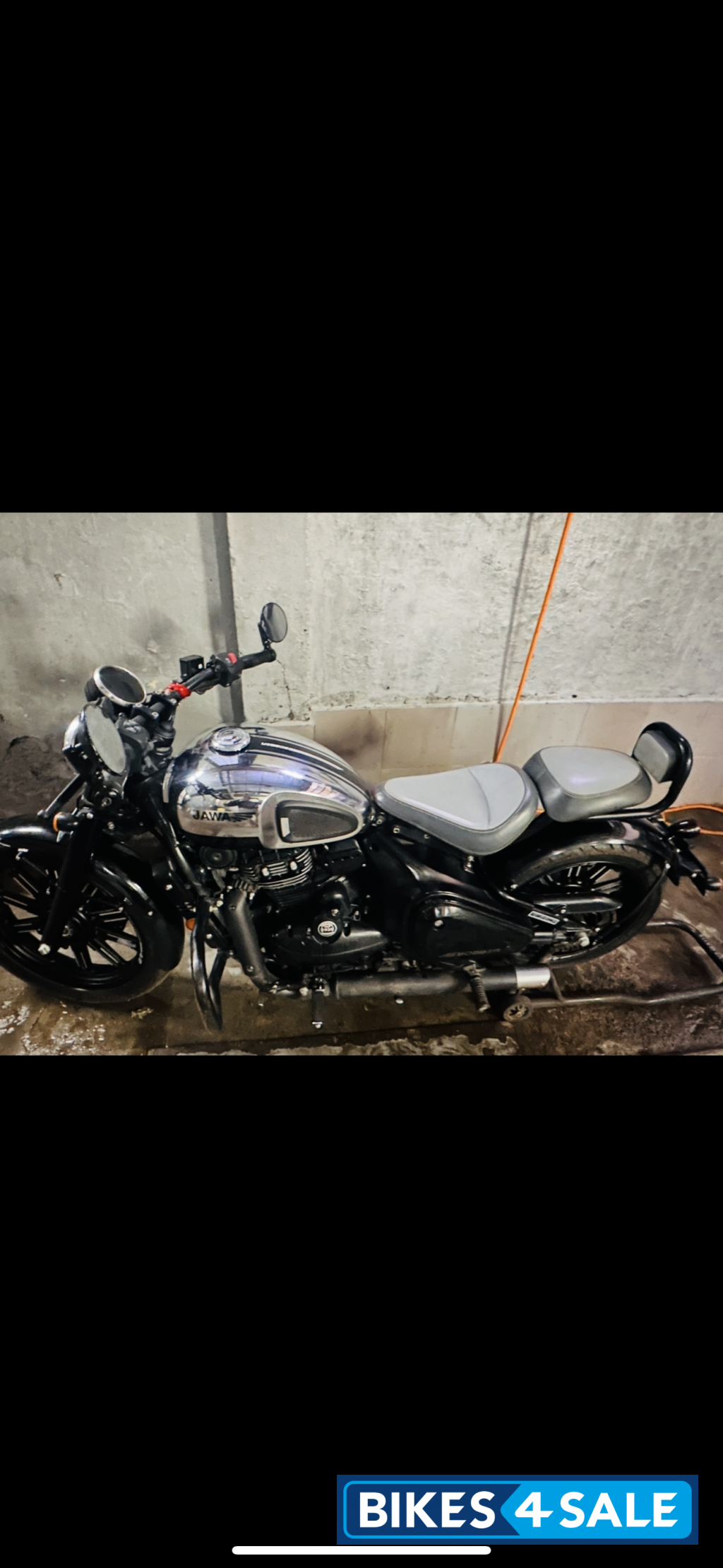 Jawa 42 Bobber Black Mirror