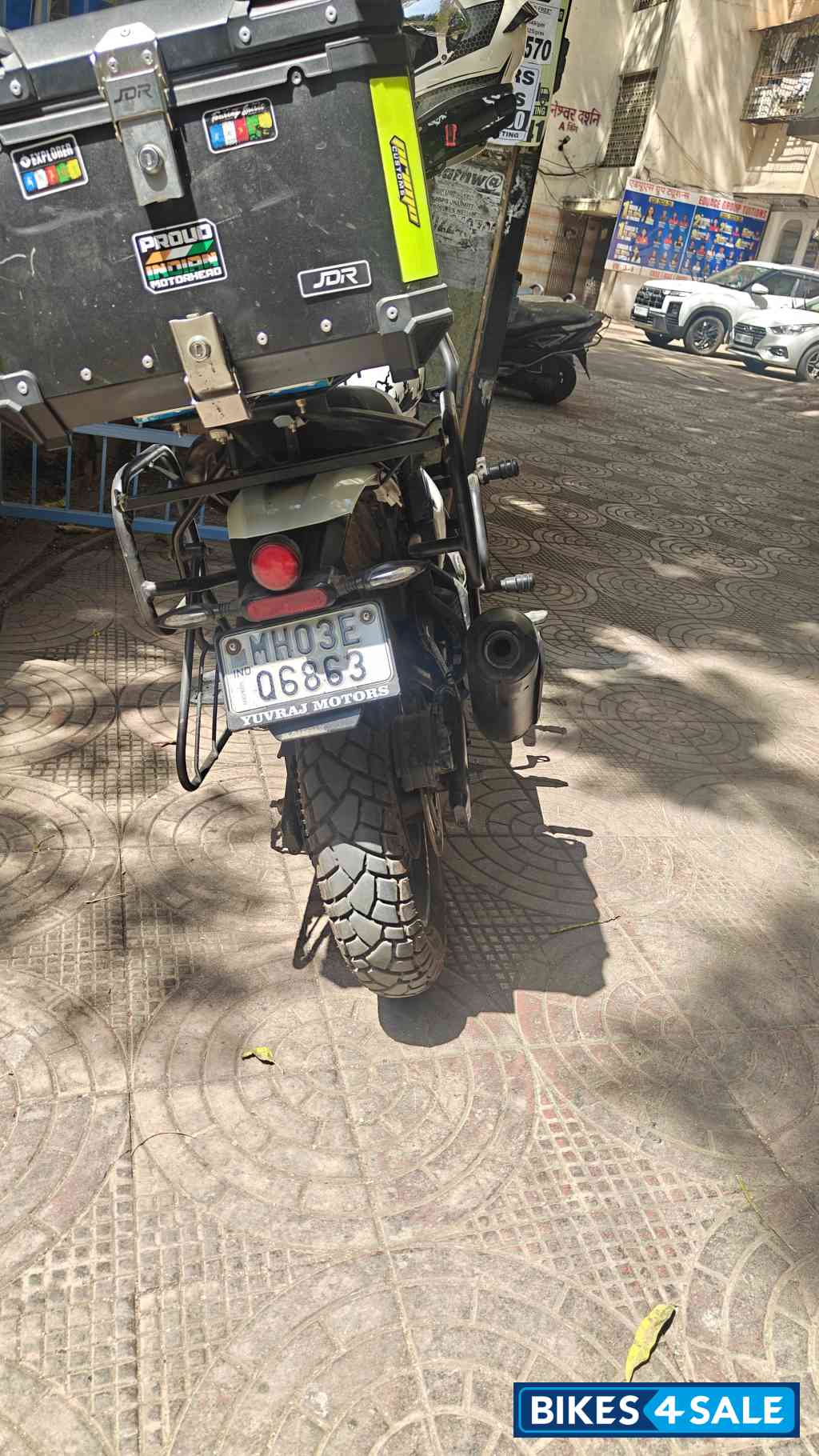 White Yezdi Adventure Gloss 2024