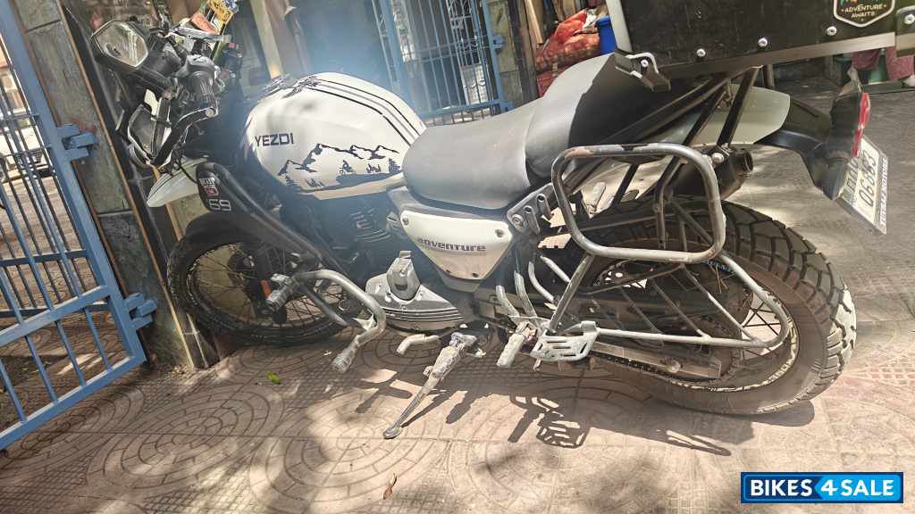 White Yezdi Adventure Gloss 2024