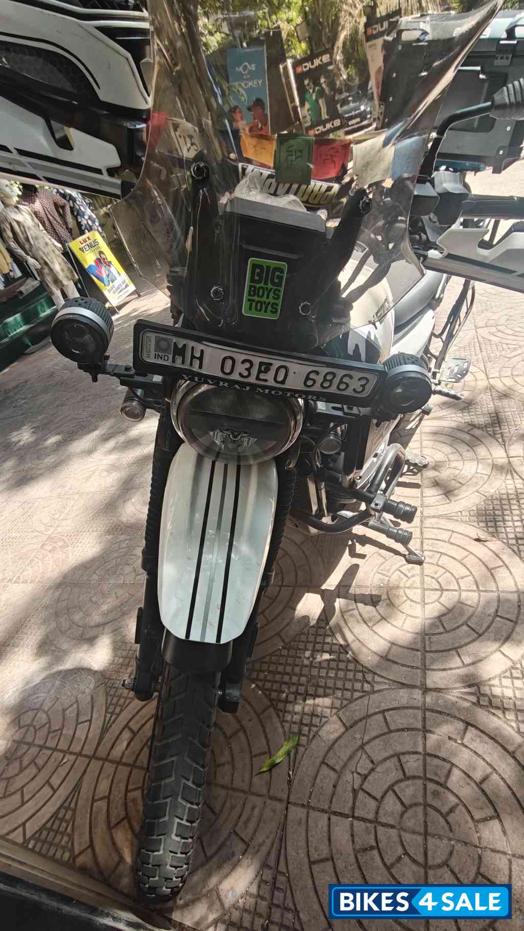 White Yezdi Adventure Gloss 2024