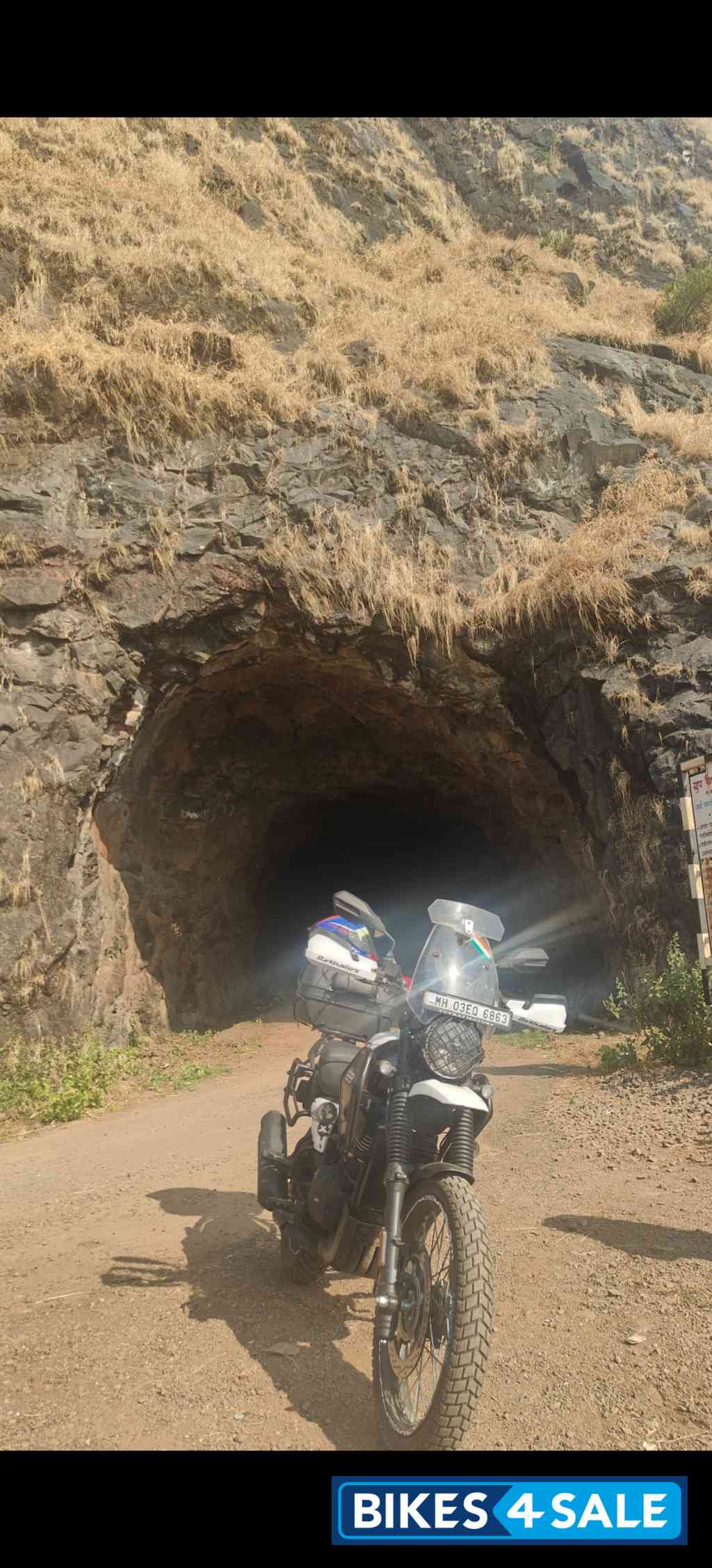 White Yezdi Adventure Gloss 2024