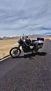 White Yezdi Adventure Gloss 2024