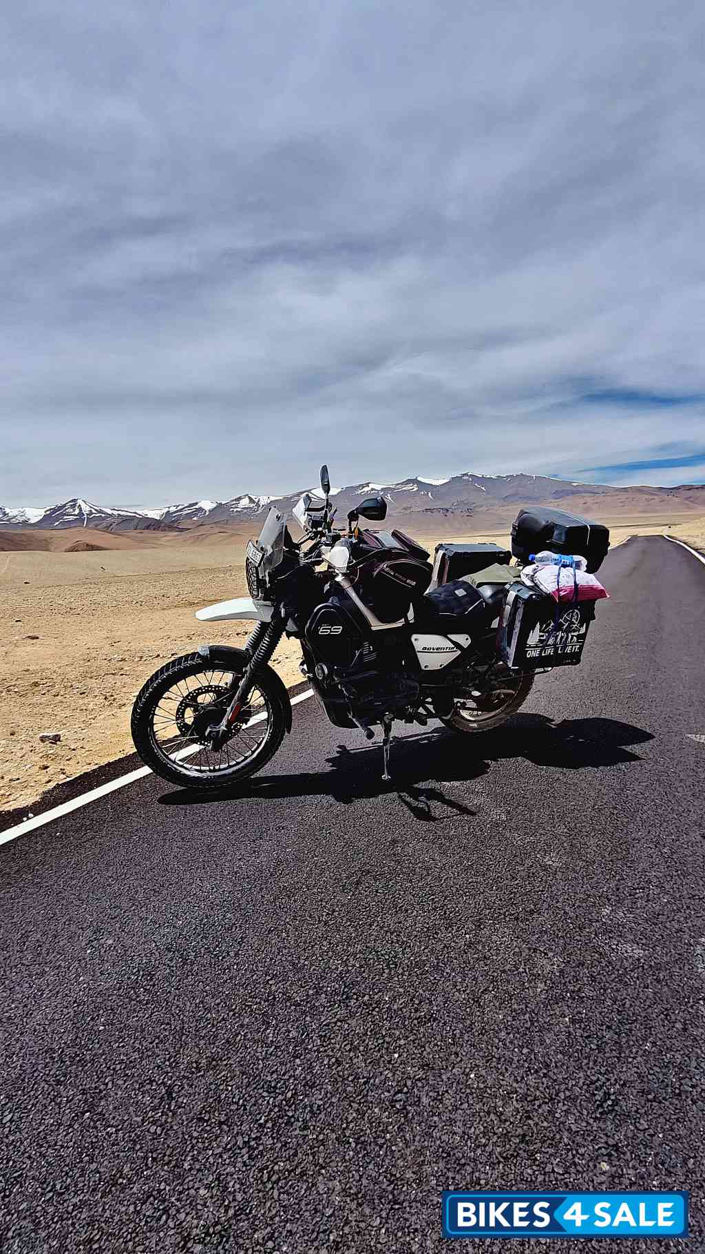 White Yezdi Adventure Gloss 2024