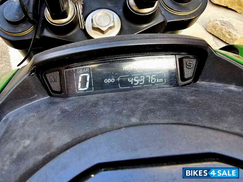 Savanna Green Bajaj Dominar 400 Disc