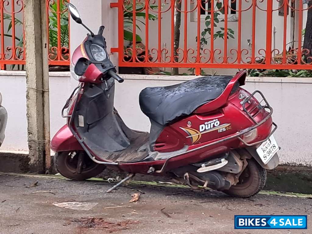 Derby Red Mahindra Duro DZ