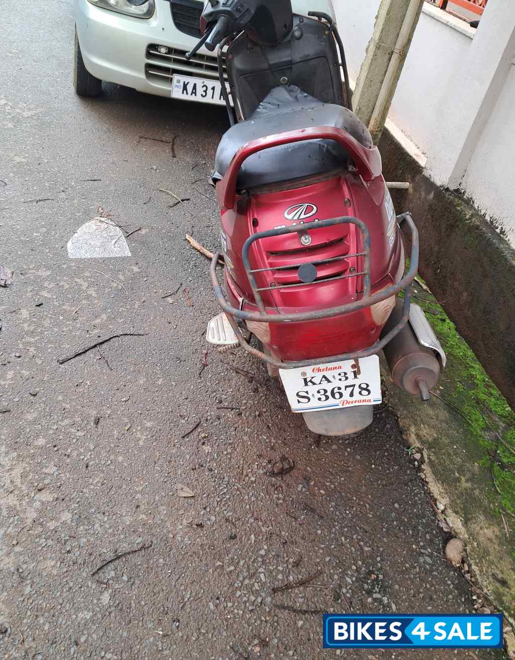 Derby Red Mahindra Duro DZ