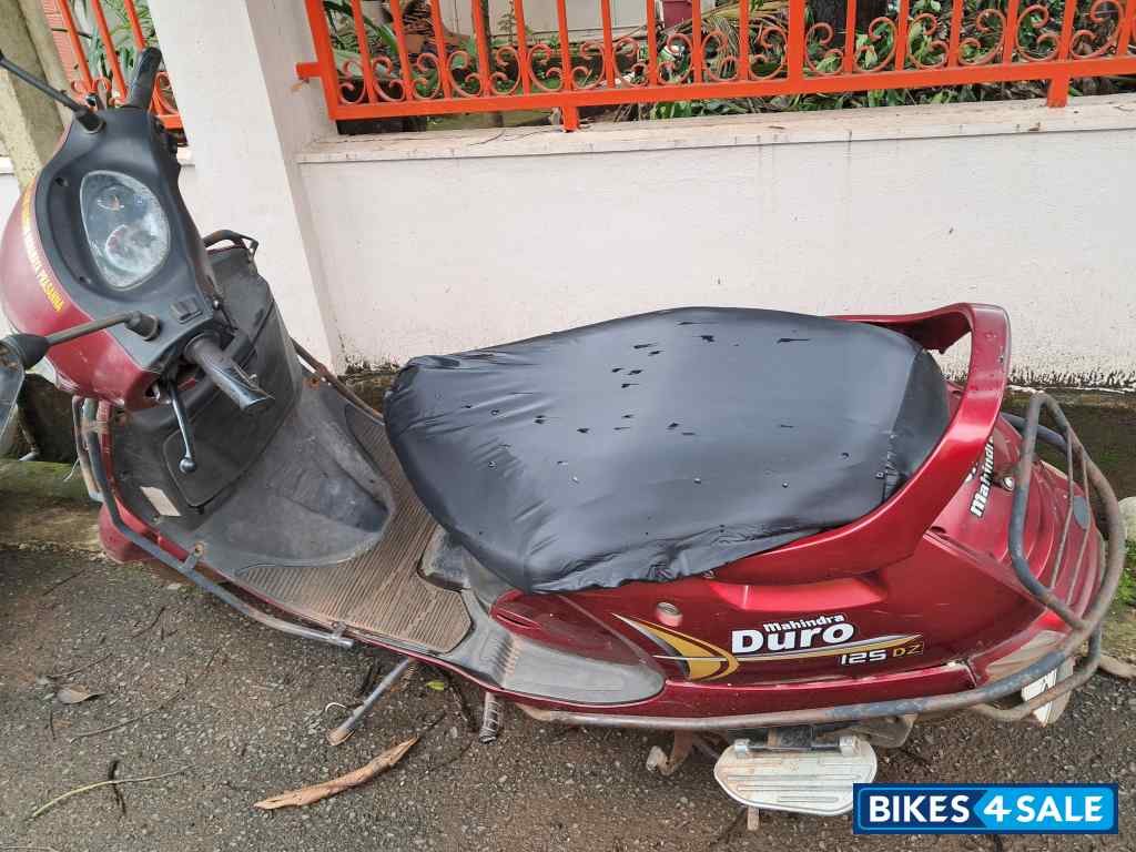 Derby Red Mahindra Duro DZ