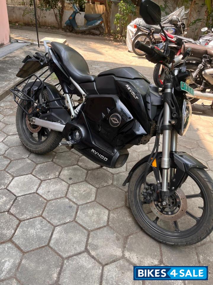 Black Revolt RV 400
