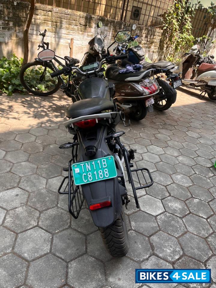 Black Revolt RV 400
