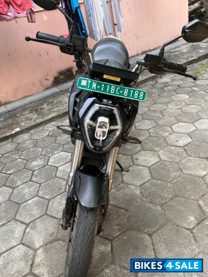 Black Revolt RV 400