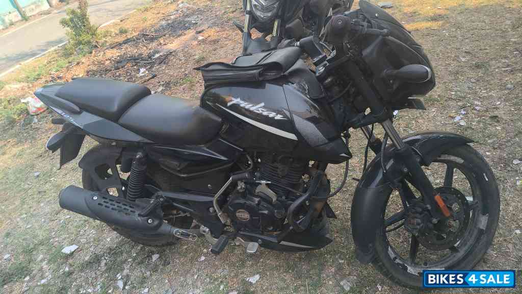 Bajaj Pulsar 125 Split Seat