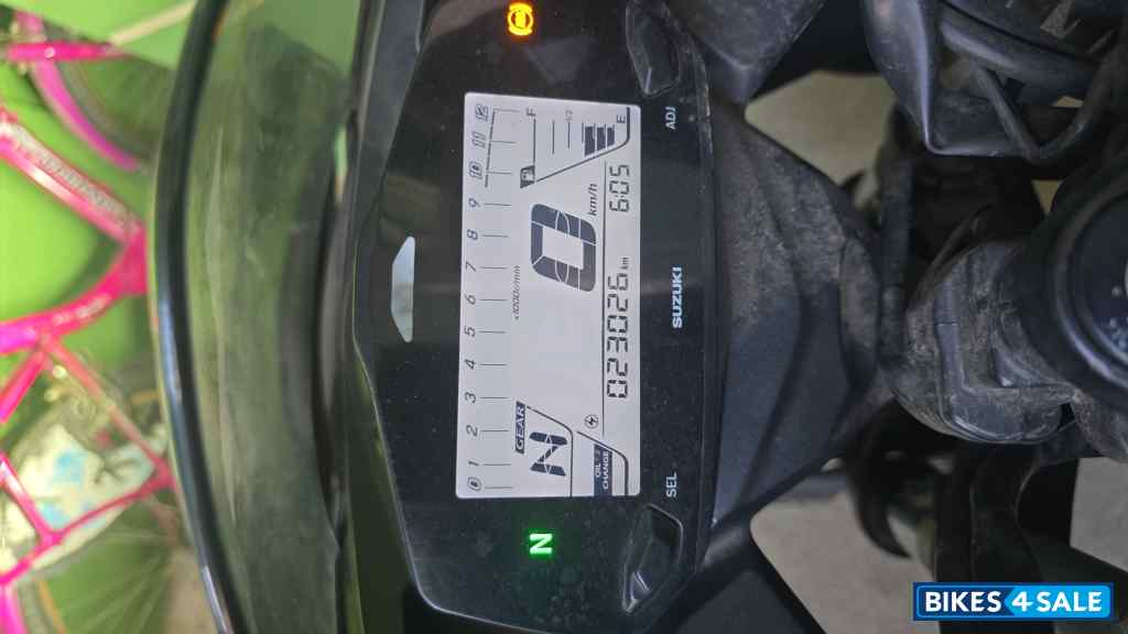 Sparkle Black Suzuki Gixxer SF