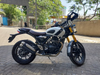 Pearl White Triumph Scrambler 400 X