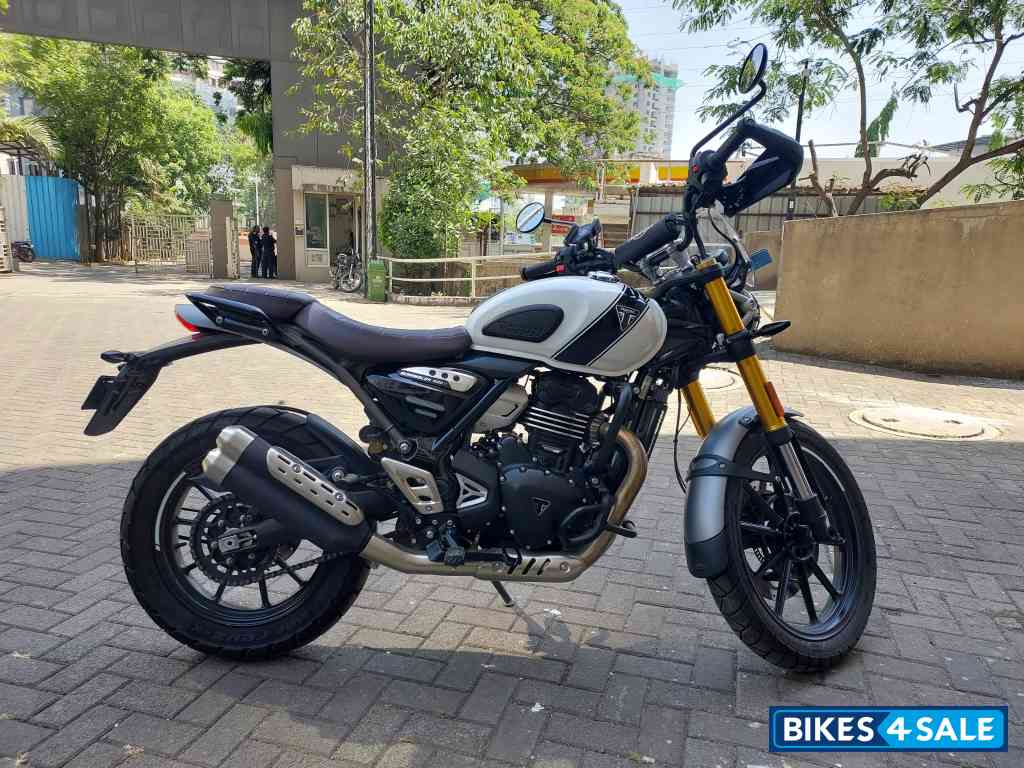 Pearl White Triumph Scrambler 400 X