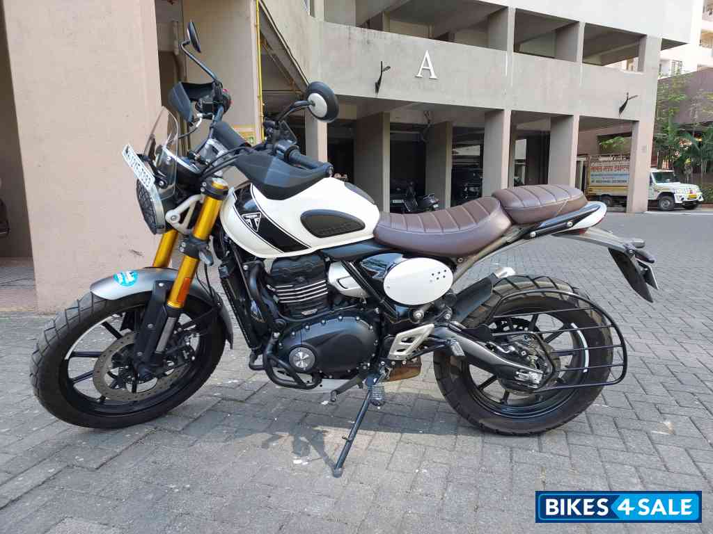 Pearl White Triumph Scrambler 400 X