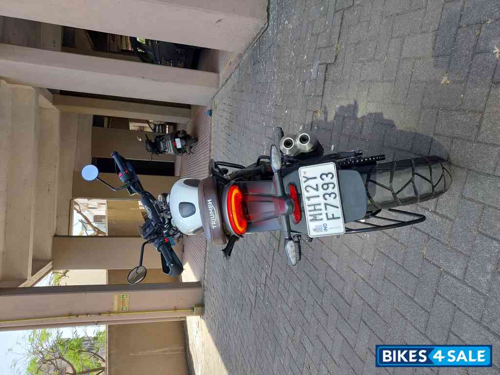 Pearl White Triumph Scrambler 400 X