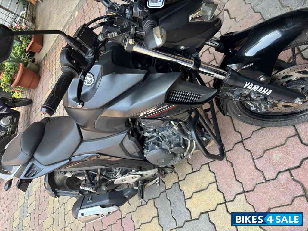 Matt Black Yamaha FZ25