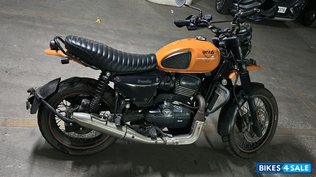 Yezdi Scrambler Single Tone