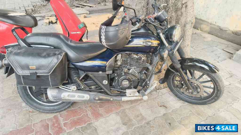 Blue Bajaj Avenger Street 150