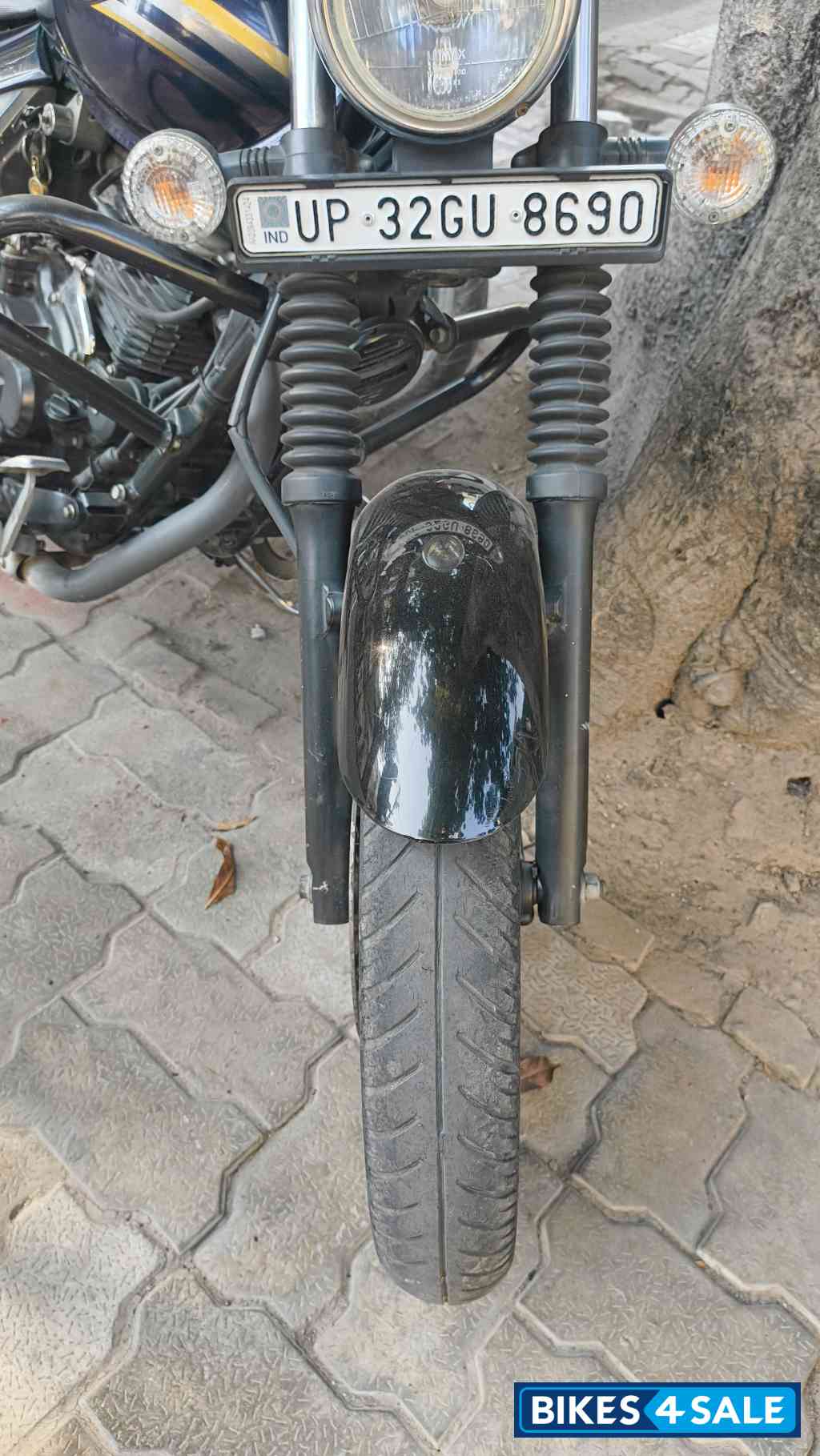 Blue Bajaj Avenger Street 150