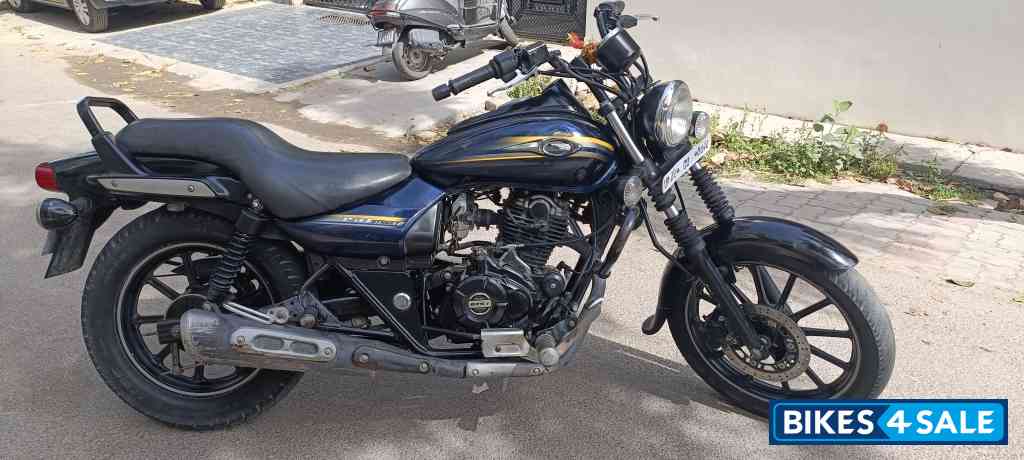 Blue Bajaj Avenger Street 150