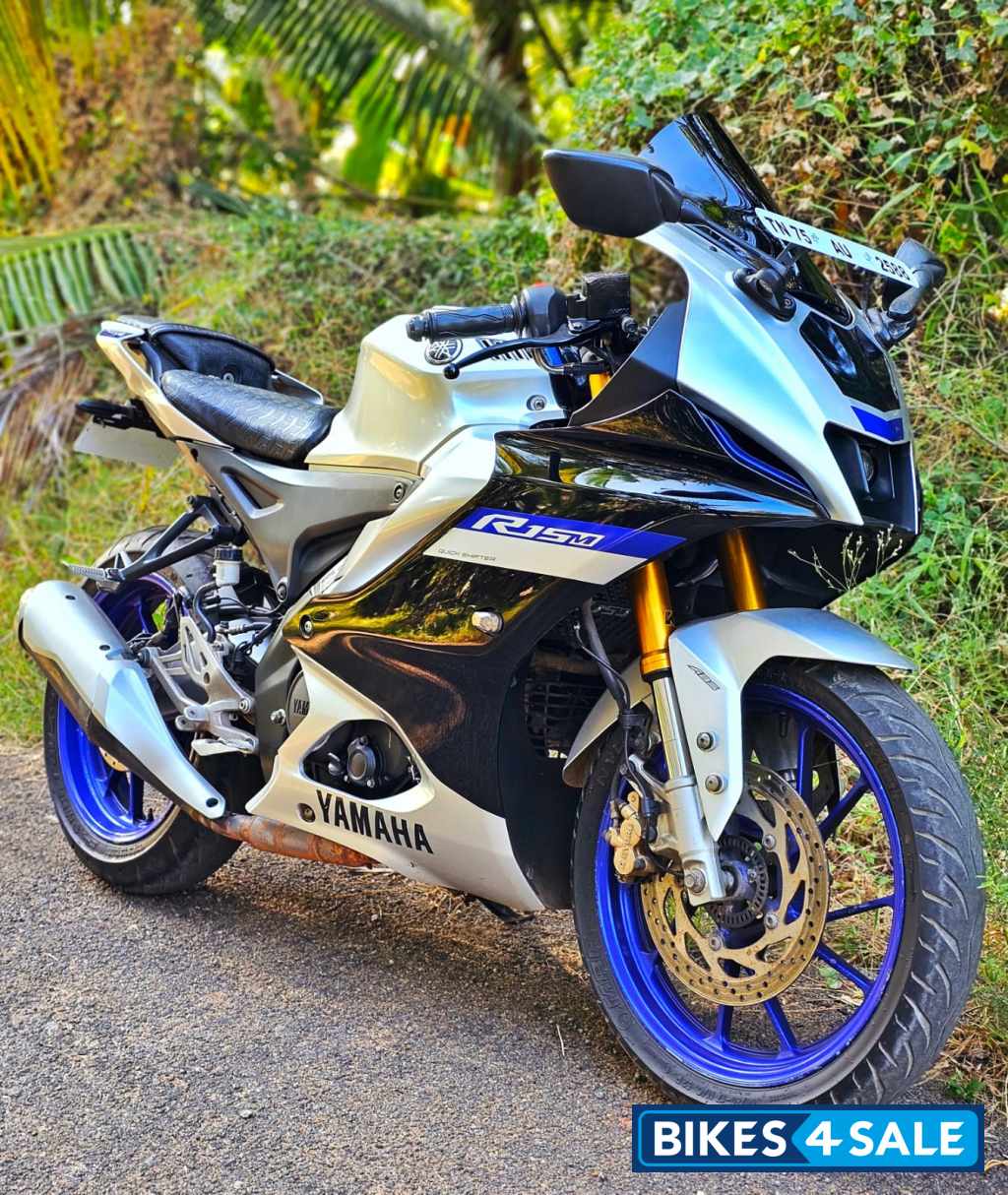 Yamaha R15 V4