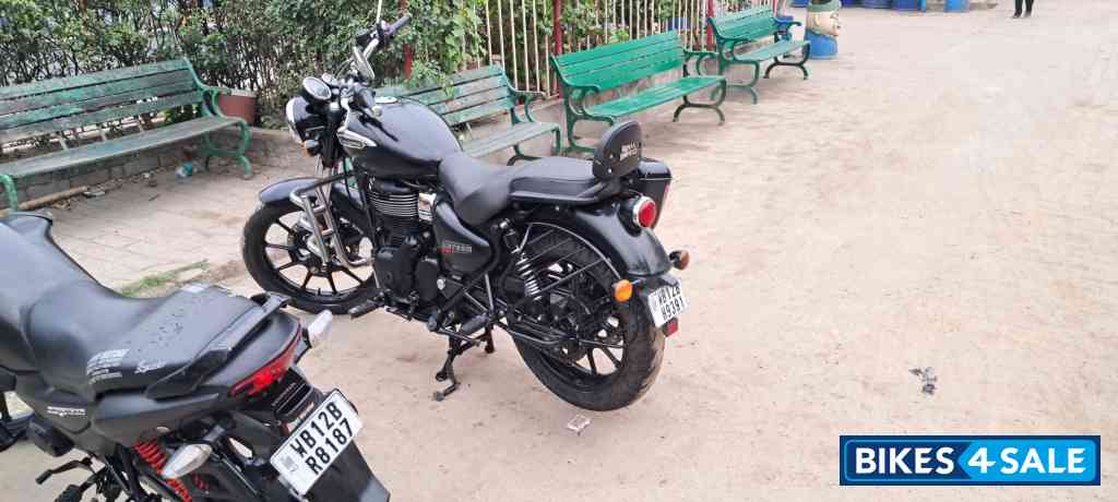 Matt Black Royal Enfield Meteor 350 Stellar