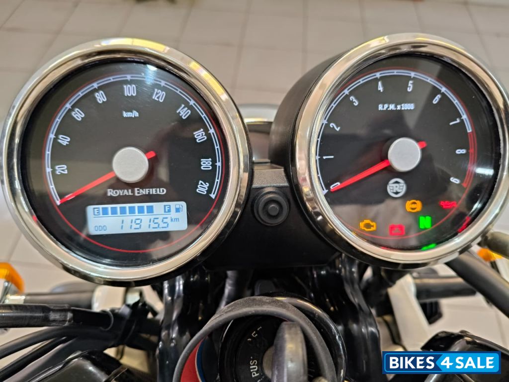 Dux Deluxe Blk White Royal Enfield 2023 Continental GT 650