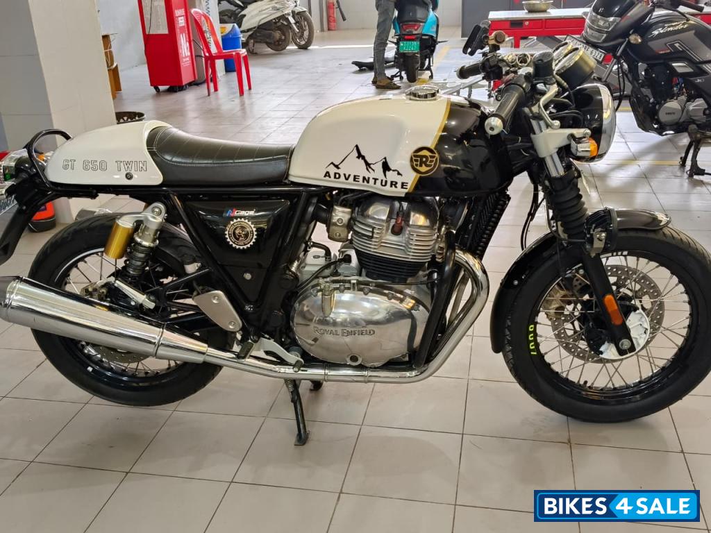 Dux Deluxe Blk White Royal Enfield 2023 Continental GT 650
