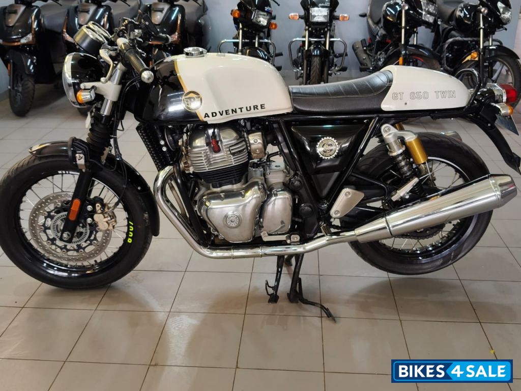 Dux Deluxe Blk White Royal Enfield 2023 Continental GT 650